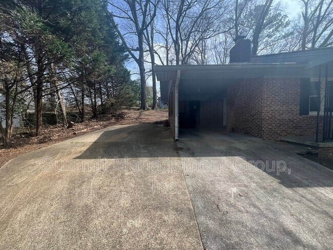 Building Photo - 8293 Lakeview Dr SW
