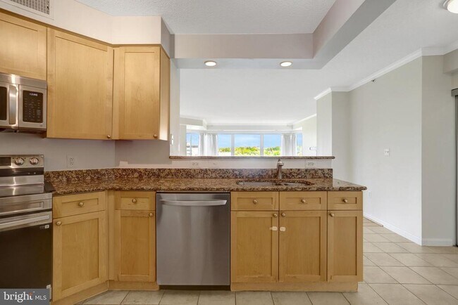 Building Photo - 3101 N Hampton Dr