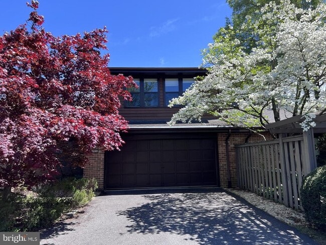 Primary Photo - 5249 Strathmore Ave