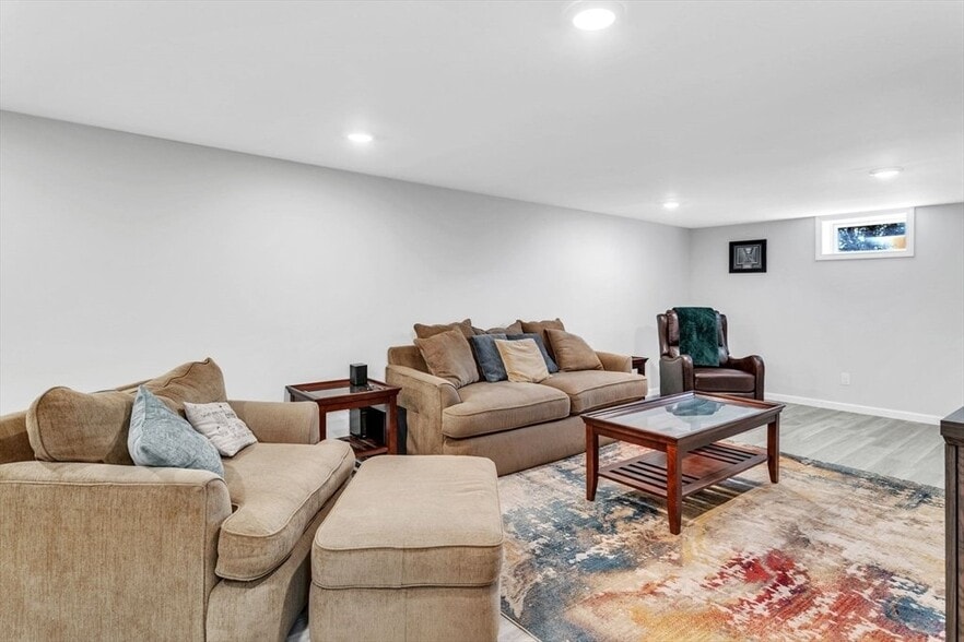 Building Photo - 80 Victoria St