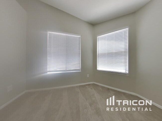 Building Photo - 13712 W Solano Dr