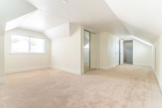 Building Photo - 3-Bedroom 2 Bath Classic Cape Cod House  (...