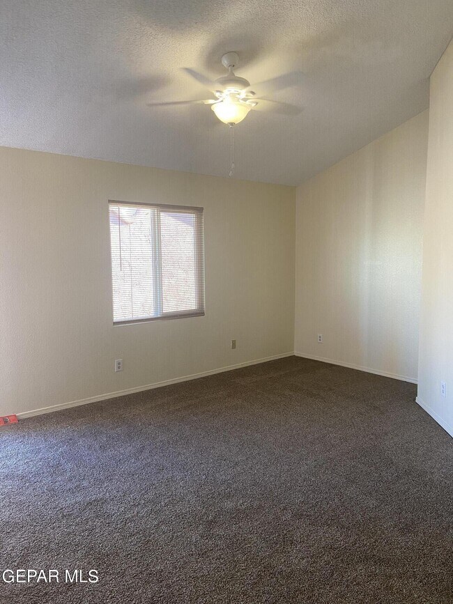 Building Photo - 591 Bartlett Dr