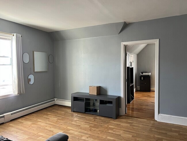 Building Photo - 7 Beacon St