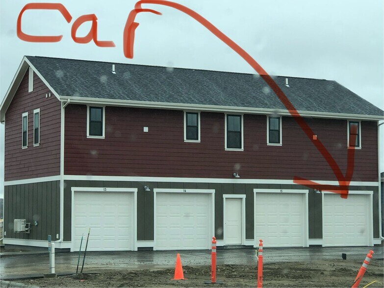Building Photo - 6002 Farmstead Ave