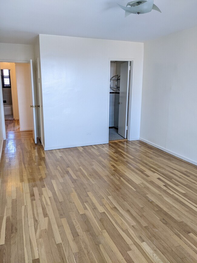Master bedroom w/ half bath - 6384 Saunders St
