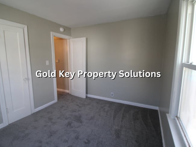 Building Photo - MEADOWBROOK AREA 2 BR 1 BA House with Central Air and Bonus Room