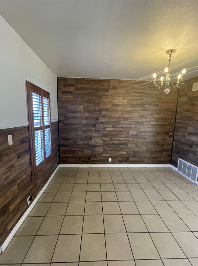 Building Photo - 124 E Evans Ave