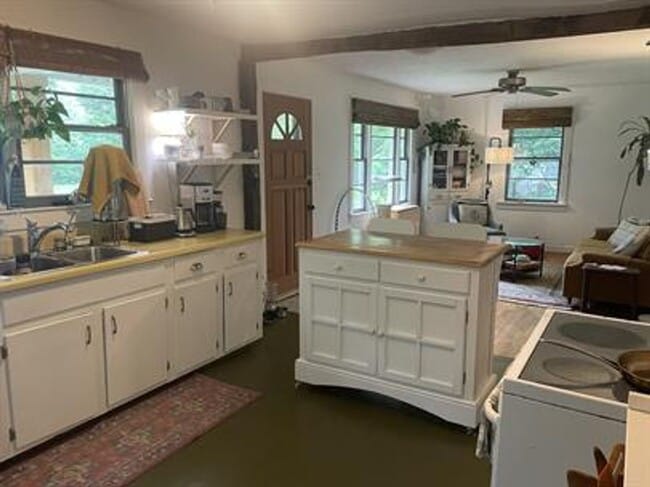 Building Photo - 2/1 Available Now