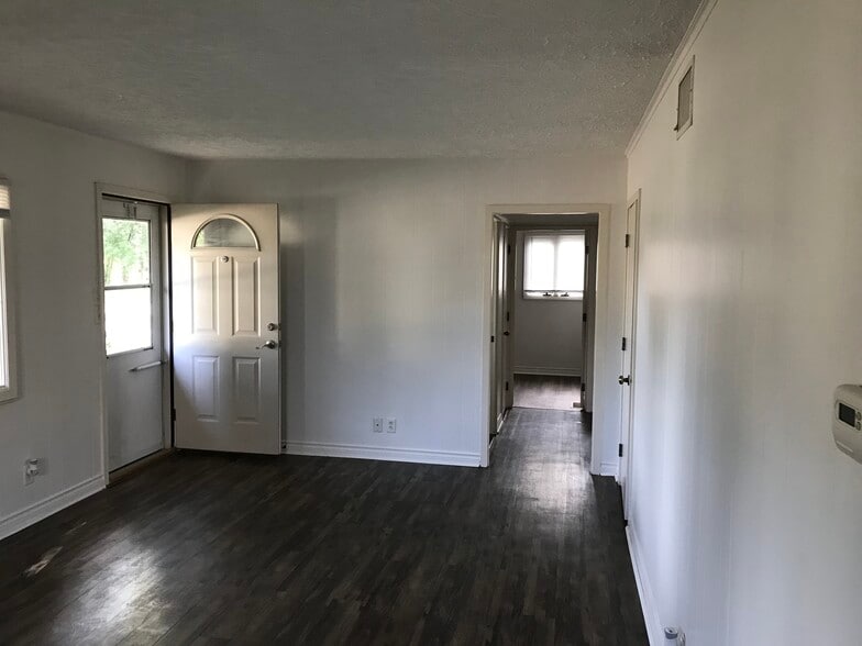 Building Photo - 1984 Pine St