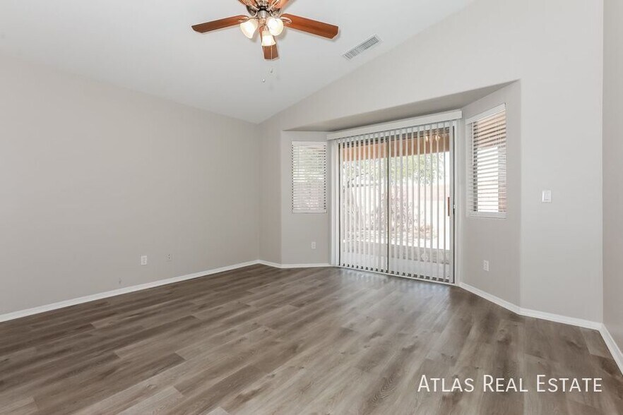 Building Photo - 11018 W Mountain View Dr