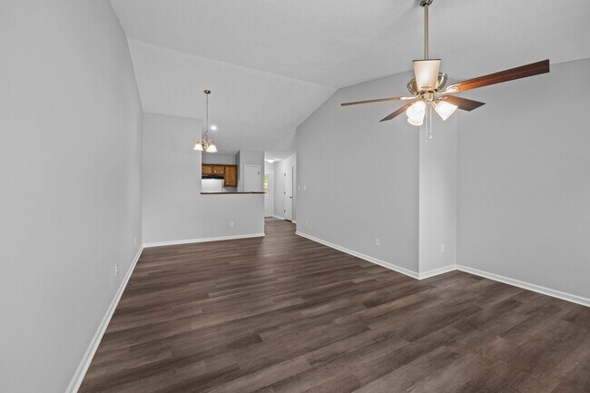 Building Photo - 1501 Fairfax Ln