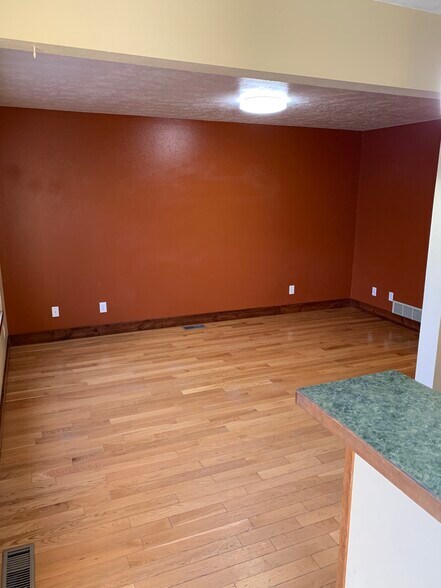 Building Photo - 92 13th St