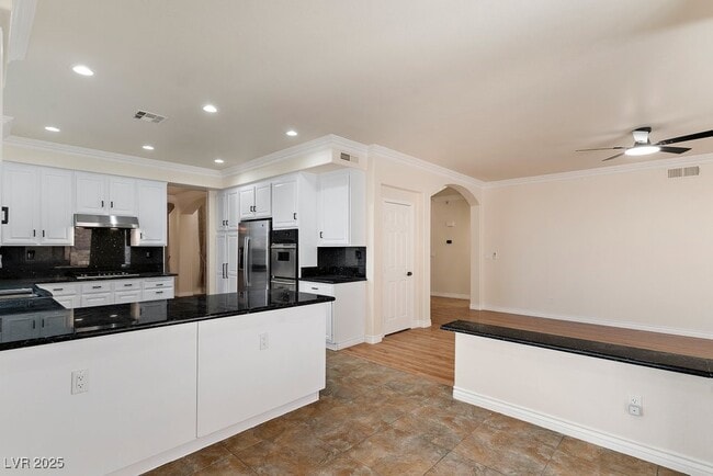 Building Photo - 8594 Lambert Dr
