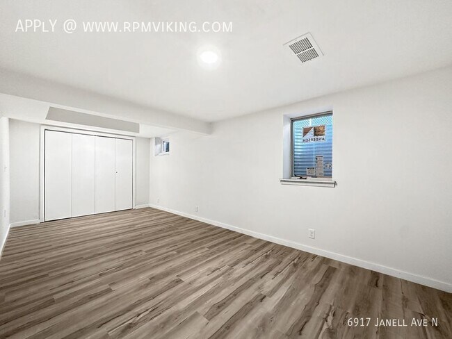 Building Photo - 4br 2ba 2cg ~ Security Deposit Free Altern...