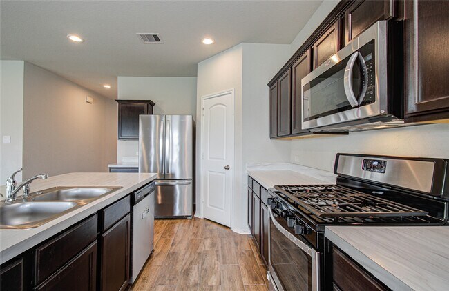 Building Photo - 20835 Medford Landing Ln