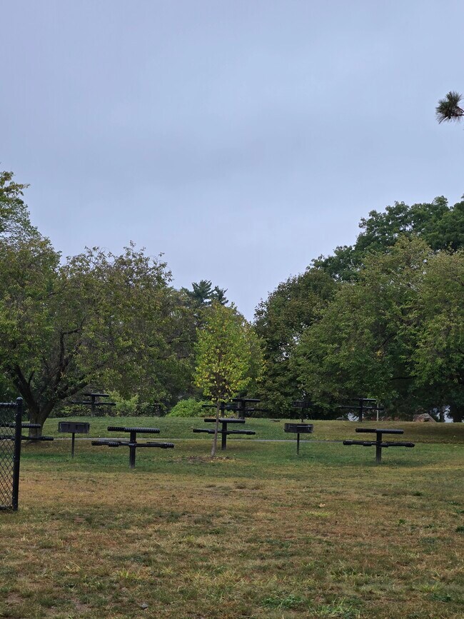 Building Photo - 102 11th St