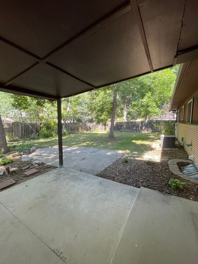 Building Photo - STUDENTS WELCOME! Centrally-Located Ranch Home w/ Fenced Yard and Two-Car Garage