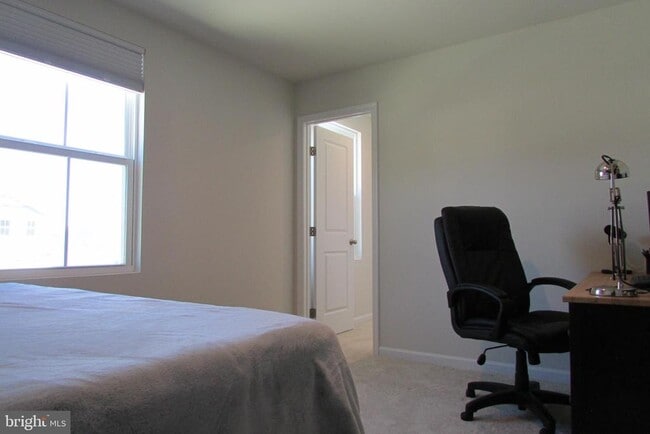 Building Photo - 30155 Creekview Cir
