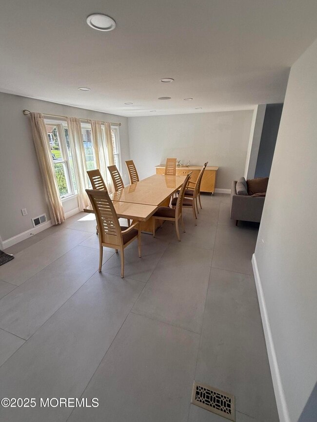 Building Photo - 445 Slocum Pl