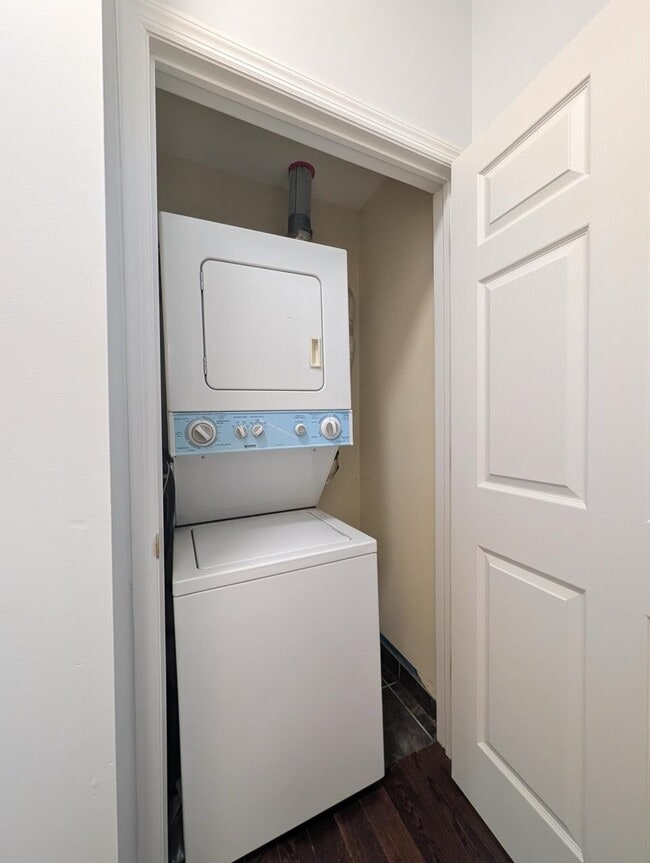 Building Photo - 265 Webster Ave