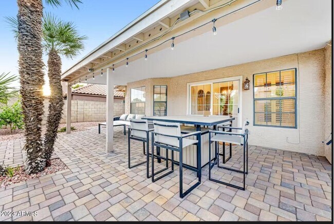 Building Photo - 5801 E Paradise Ln