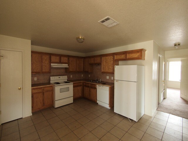 Building Photo - 1503 Cinch Dr