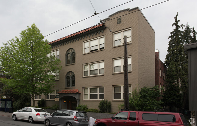 Building Photo - Catalina Apartments