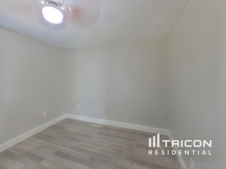 Building Photo - 14402 13th St