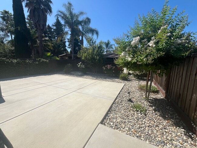 Building Photo - Charming 3/2 Home in Woodland-$500.00 OFF ...
