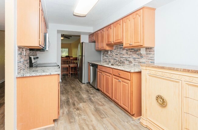 Building Photo - 2900 Cove Cay Dr