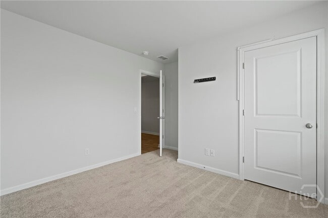 Building Photo - 231 Skylark Rd