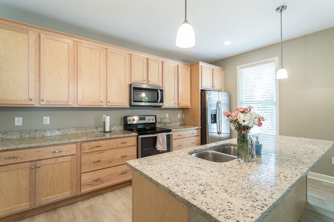 Building Photo - 200 Howell St