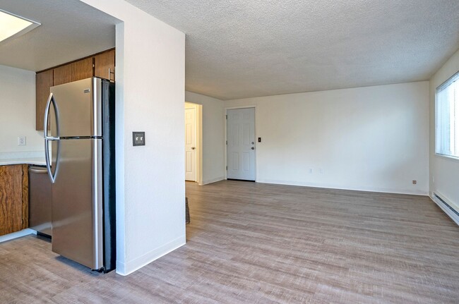 Building Photo - Charming Ground-Level 2-Bedroom Apartment ...