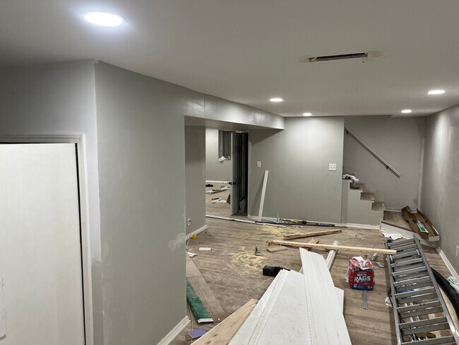 Building Photo - 7902 S Cameron Ln