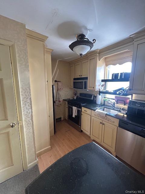 Building Photo - 40 S Bayles Ave