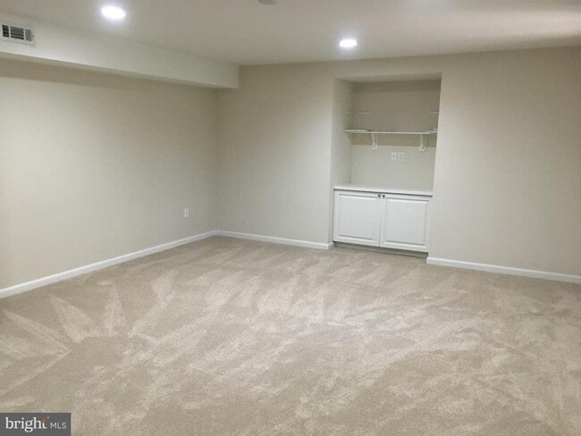 Building Photo - 5430 Ashleigh Rd