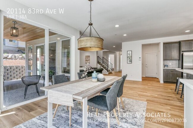 Building Photo - Edmonds Home