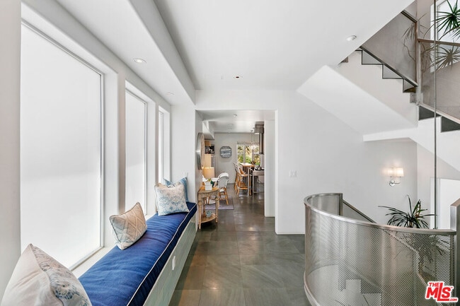 Building Photo - 1341 Palisades Beach Rd