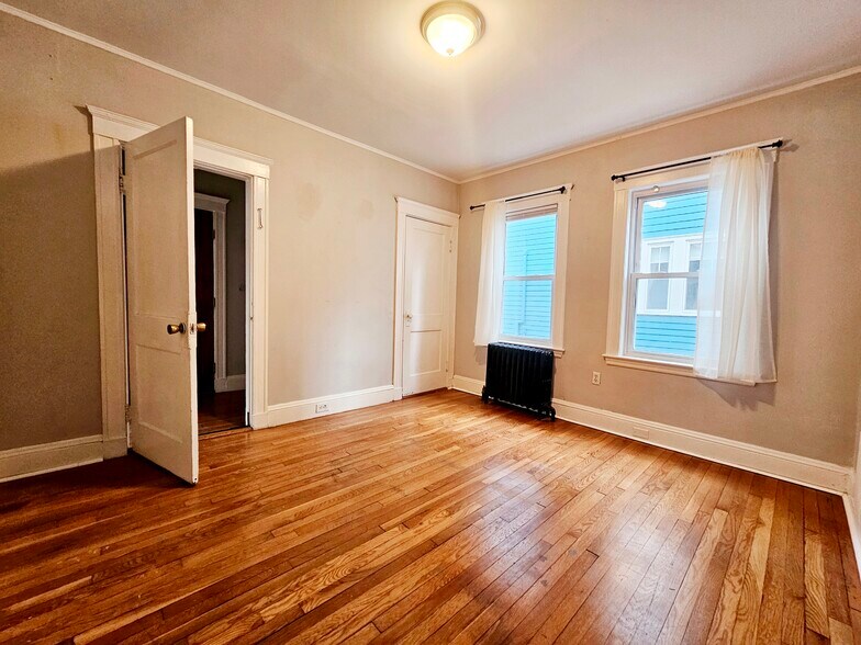 Building Photo - 12 Saint Peter St