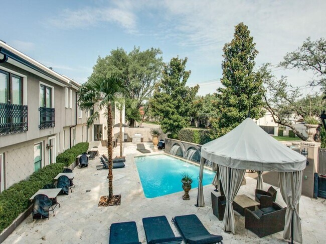 Building Photo - Remodeled Central Dallas Condo