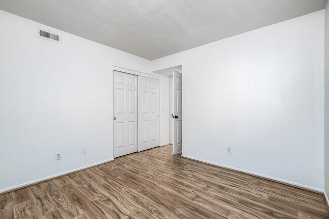 Building Photo - Highland Ranch Spring Valley 2-story 3 bd / 3.5 ba Home w Garage, Yard + MORE!