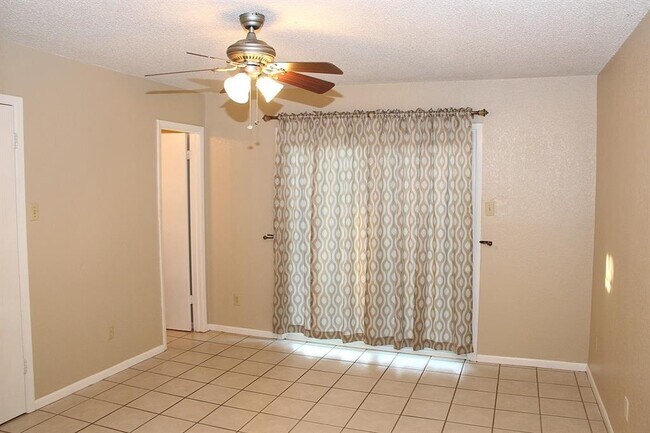 Building Photo - 13355 Water Oak Ln