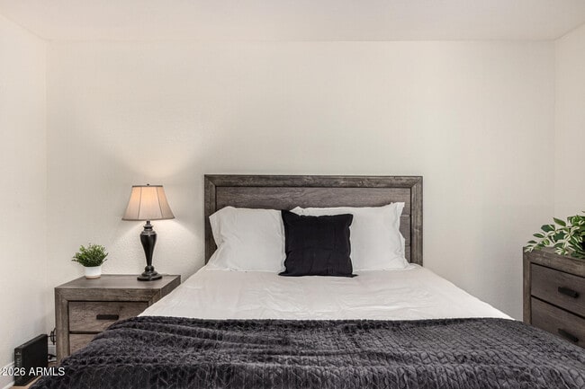 Building Photo - 5877 N Granite Reef Rd