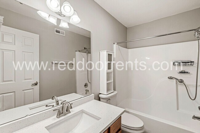 Building Photo - Stylish 2-Bed, 2.5-Bath Home in Prime Loca...