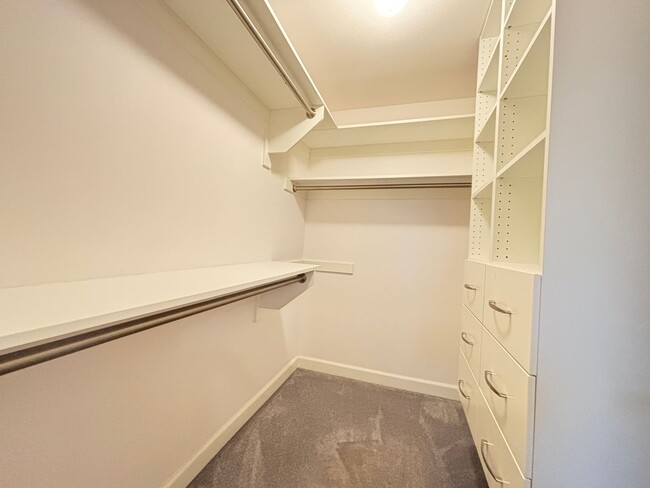 Building Photo - Beautiful 2 Bedroom 2 Bath Condo