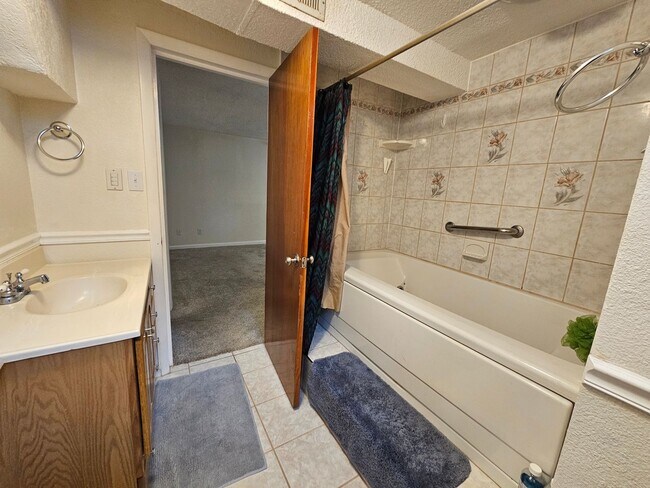 Building Photo - 4-Bedroom Home with In-Ground Pool, Solar ...