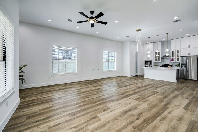 Building Photo - 1303 E 27th St