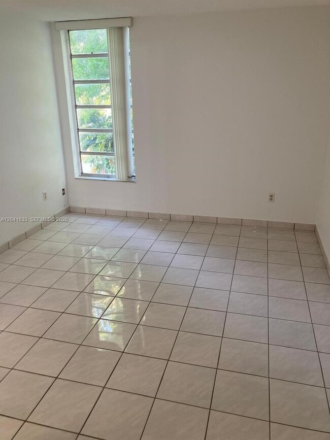 Building Photo - 210 Fontainebleau Blvd