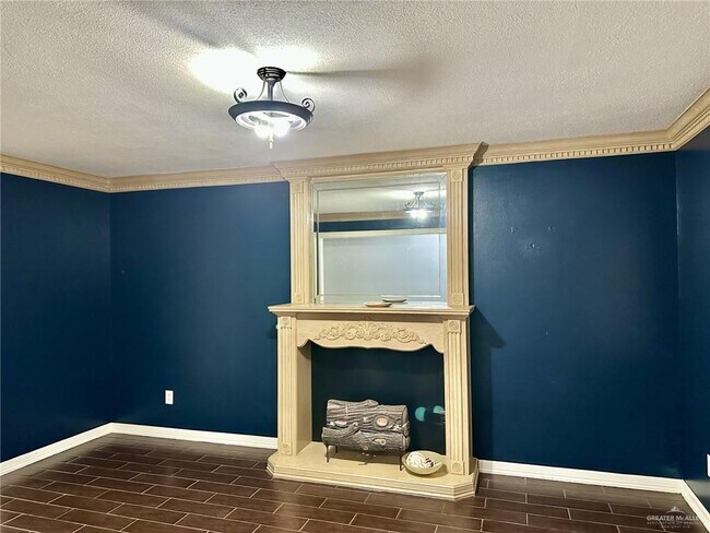 Building Photo - 1518 Redbud Ave
